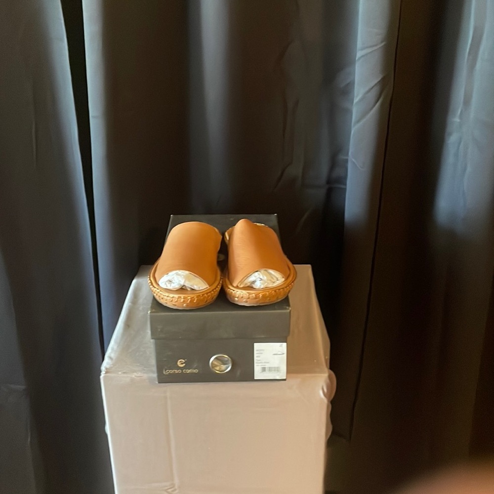 Cordon como Women’s tan leather slides size 6